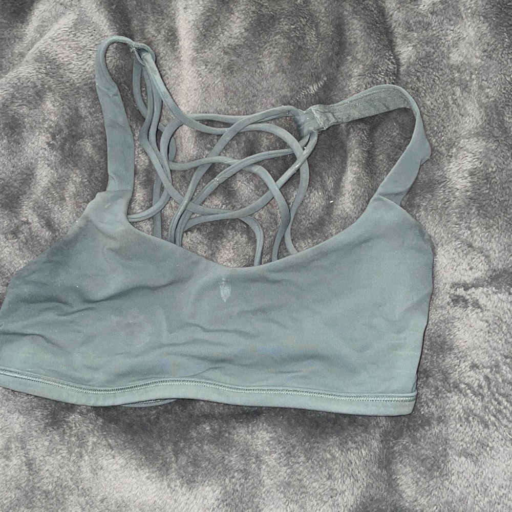 Lululemon free to be sports bra